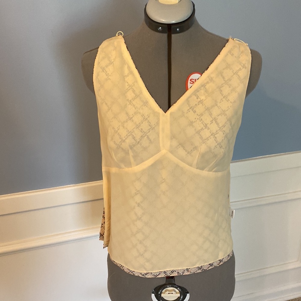 Ann Taylor Simple Sleeveless Lined Blouse Size 6 - Picture 4 of 7